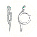 Brinco em formato de serpente 3D cravejado com zircônias brilhantes, feito em prata esterlina 925, da coleção White Mamba Zéllora® — joia de luxo trendy e enigmática.