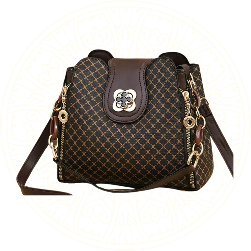Bolsa feminina Kaeryn Zéllora® em couro sintético marrom escuro, com estampa geométrica e alça transversal dourada. Estilo bucket moderno e elegante para o dia a dia.

