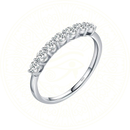 Anel clássico em prata esterlina 925 com zircônias redondas centrais– Anel Nefertari Zéllora®, joia feminina para casamento ou compromisso.

