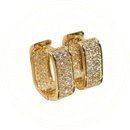 Brinco quadrado de luxo cravejado com moissanites, feito em prata esterlina 925 com banho de ouro branco, modelo Khepri da Zéllora.