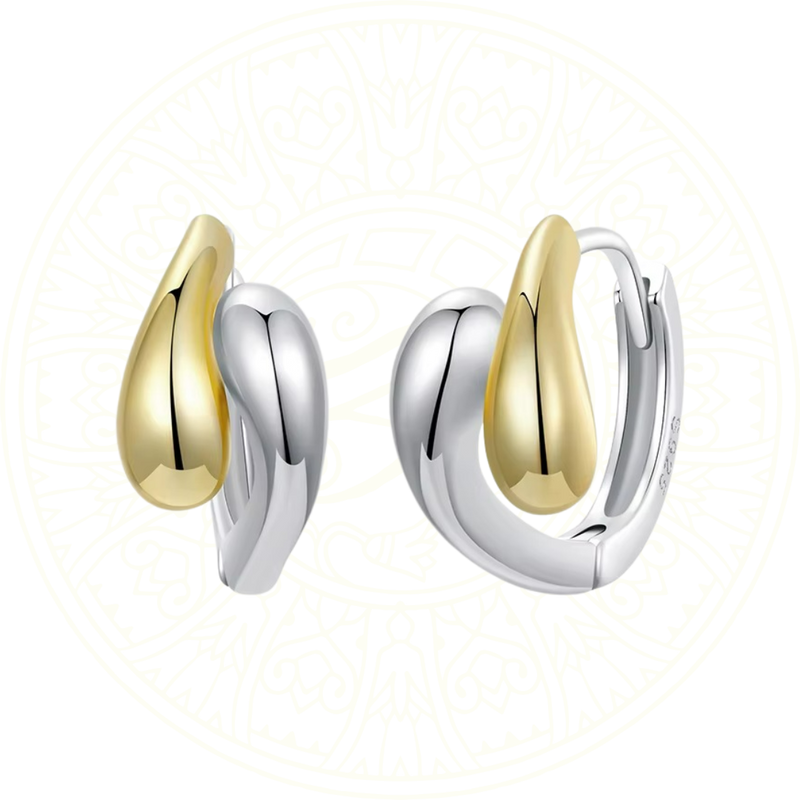Brinco feminino Zéllora® Orianna em prata esterlina 925 com banho de ouro 14K, design torcido elegante, argola pequena em dois tons, estilo contemporâneo.
