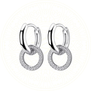 Brinco de argola em prata esterlina 925 com zircônias claras, joia feminina elegante da Zéllora, ideal para festas, casamentos ou presente especial.

