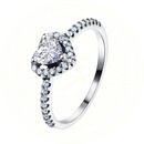 Anel de noivado Margaux Zéllora® em prata esterlina 925, com zircônias cúbicas claras AAA, estilo vintage e engaste pavê, ideal para noivas românticas.
