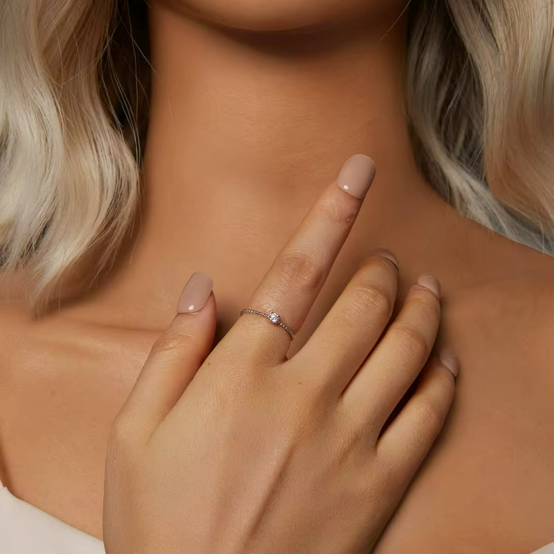 Anel Anuket em Prata Esterlina 925 e Moissanite Zéllora®