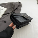 Bolsa Tiracolo Feminina Textura Croco Preta – Noctelle Zéllora®