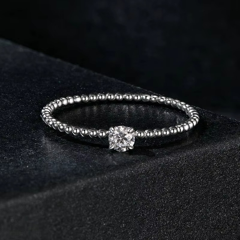 Anel Anuket em Prata Esterlina 925 e Moissanite Zéllora®