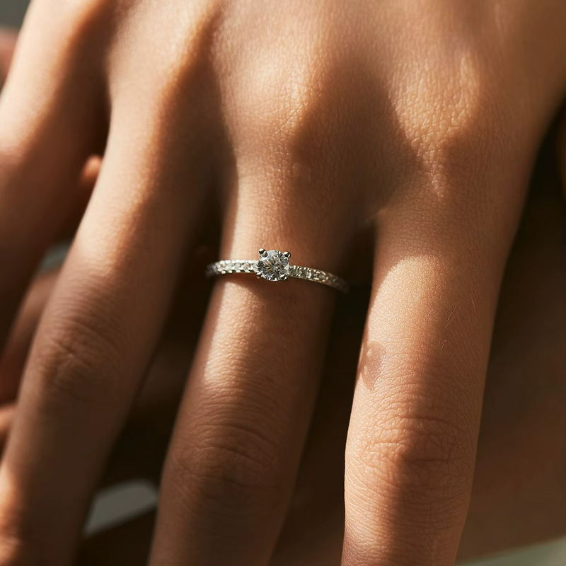 Anel de Noivado em Prata 925 Esterlina com Moissanite – Isira Zéllora®