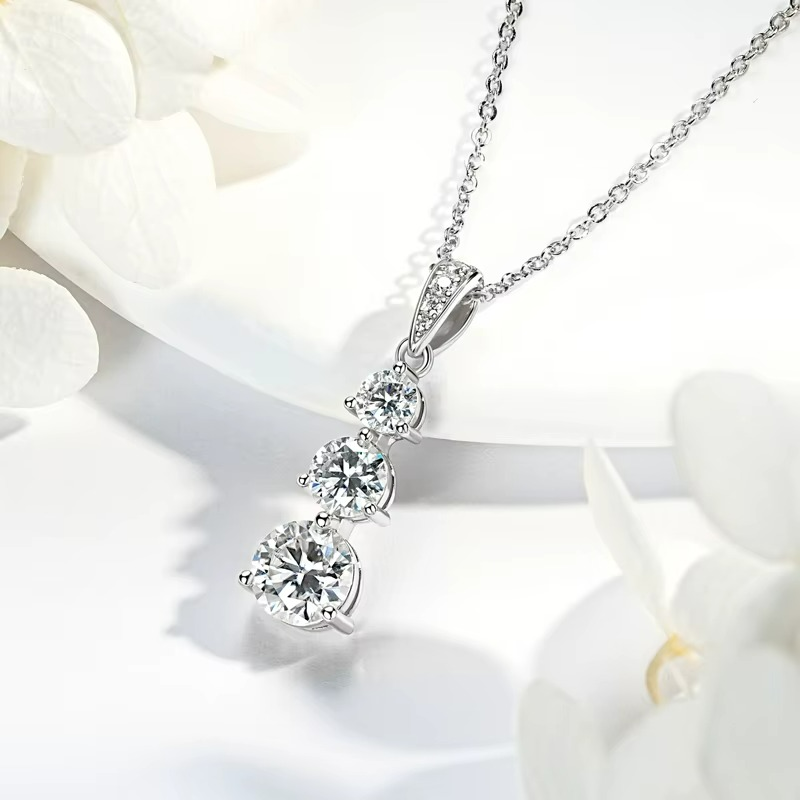 Colar em Prata 925 Esterlina Banhada a Ouro com Moissanites – Éclat Trinité Zéllora®
