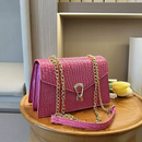 Bolsa Tiracolo Feminina Textura Croco com Corrente Dourada – Caelys Zéllora®