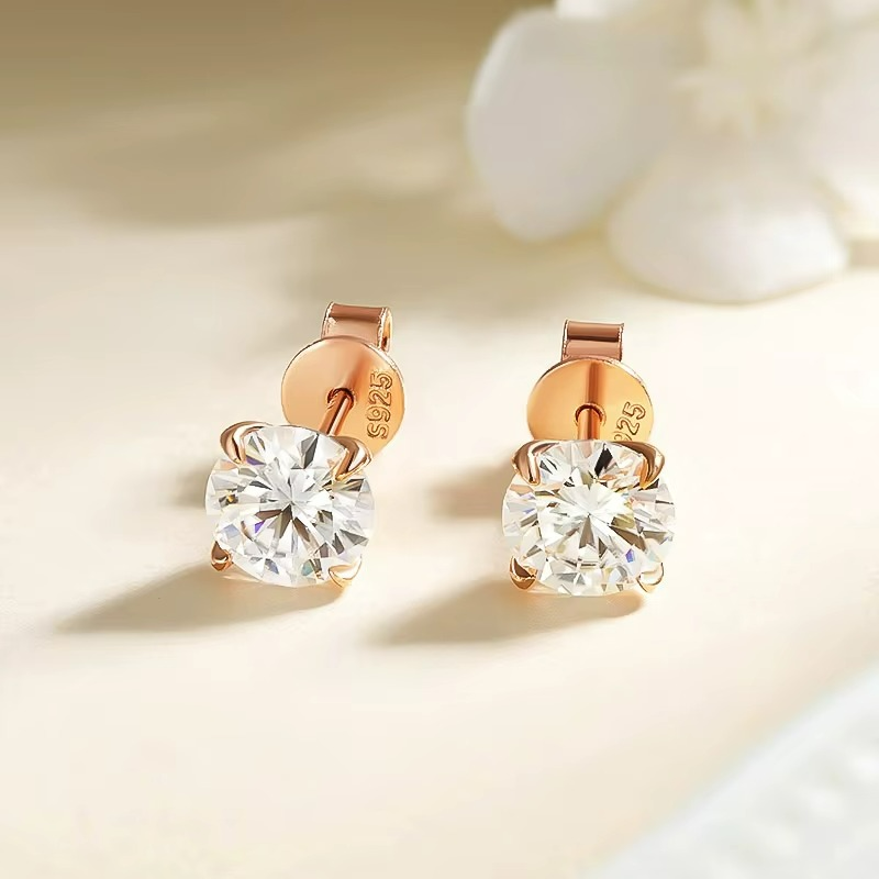 Brinco em Prata 925 Esterlina Banhada a Ouro com Moissanite – Auralis Zéllora®