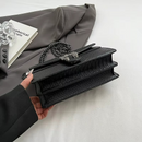 Bolsa Tiracolo Feminina Textura Croco Preta – Noctelle Zéllora®