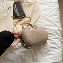 Bolsa de Mão Feminina com Corrente Dourada – Nyxelle Zéllora®