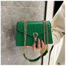 Bolsa Tiracolo Feminina Textura Croco com Corrente Dourada – Caelys Zéllora®