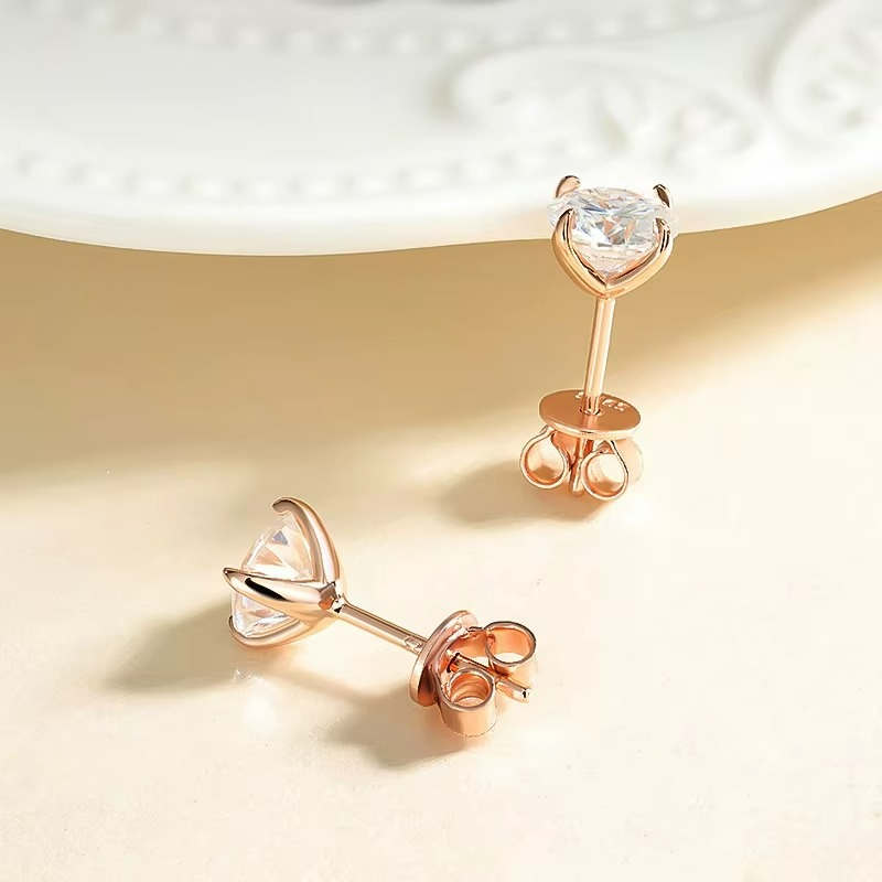 Brinco em Prata 925 Esterlina Banhada a Ouro com Moissanite – Auralis Zéllora®